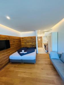 a bedroom with a bed and a couch at Alpenblick - klein, aber fein in Schladming
