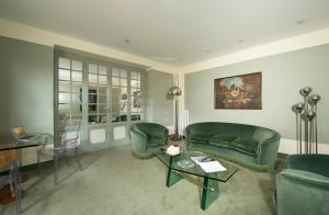 A seating area at Hotel Gregoriana