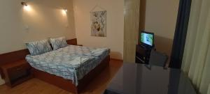 Postel nebo postele na pokoji v ubytování Matev Hotel