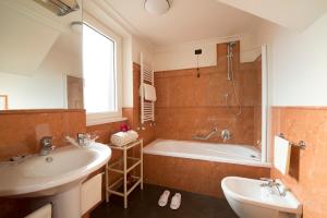 A bathroom at Hotel Gregoriana