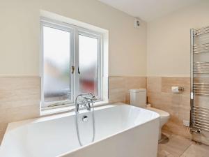 Ένα μπάνιο στο 3 Bed in Broughton 94143 +12 φωτογραφίες