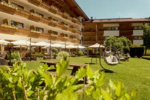 Vonkajšia záhrada v ubytovaní Hotel Sonnalp