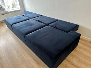 a blue couch in the corner of a room at 2-кімнатна квартира з видом на Дніпро in Cherkasy