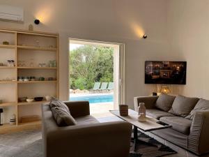 Posezení v ubytování Villa Porto Vecchio, calme avec piscine