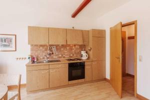 Kuchyň nebo kuchyňský kout v ubytování Ferienwohnung Alter Dorfkrug 3