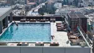 Bazén v ubytovaní President Hotel Athens alebo v jeho blízkosti