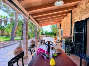 Balkón nebo terasa v ubytování Es Raco de Sa Marina