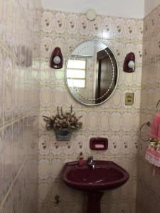Vannas istaba naktsmītnē Frida Hostel