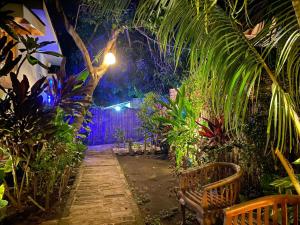 Marta House gili air外面的花园