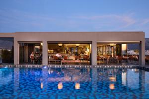 Bazén v ubytovaní President Hotel Athens alebo v jeho blízkosti