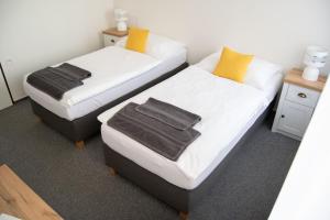 Postel nebo postele na pokoji v ubytování hotel Dobruška