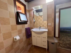 Ένα μπάνιο στο APPARTAMENTI BIANCANEVE by VILLA AUREA CAV +71 φωτογραφίες