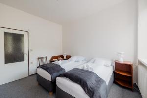 Postel nebo postele na pokoji v ubytování hotel Dobruška