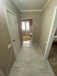 an empty room with a hallway with a door at Уютные апартаменты в центре города in Aktobe