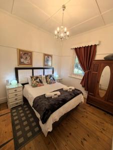 Giường trong phòng chung tại La Petite Maison de Grès