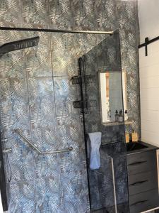 Phòng tắm tại La Petite Maison de Grès