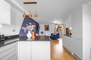 Kuchyň nebo kuchyňský kout v ubytování Dusk House + 37 fotografií