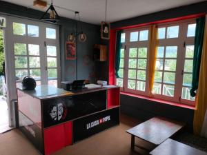 Kuchyň nebo kuchyňský kout v ubytování Collection O SWISS MOUNTAIN RESORT