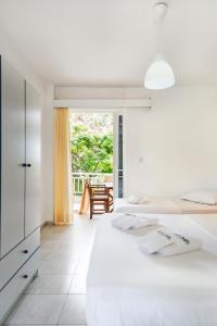 Postel nebo postele na pokoji v ubytování Vamvini Hotel + 37 fotografií