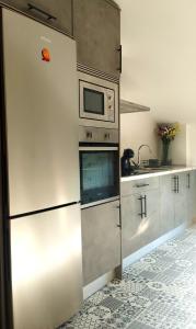 Kuchyňa alebo kuchynka v ubytovaní Fridda House Rias Baixas Vigo