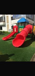 Kawasan permainan kanak-kanak di Marbella Beach apartement holiday 2 chambres,piscine et plage
