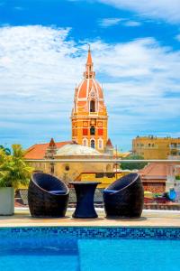 Bazén v ubytování NH Royal Urban Cartagena nebo v jeho okolí
