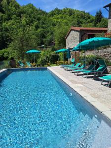 Bazén v ubytovaní Agriturismo Ristoro del Cavaliere alebo v jeho blízkosti