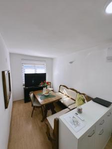 TV a/nebo společenská místnost v ubytování La Pausa suite Prijepolje + 9 fotografií