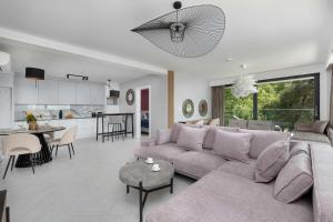 O zonă de relaxare la Sea&Lake Stylish Apartment with Air Conditioning and Parking near the beach in Mielno by Noclegi Renters +25 fotografii