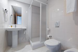 Un baño de Hotel Azinheira by RIDAN Hotels