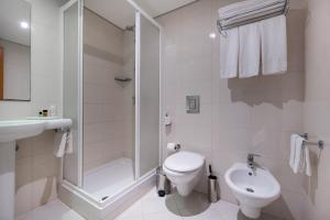 Un baño de Hotel Azinheira by RIDAN Hotels
