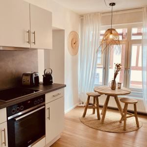 a kitchen with a table and a dining room at Pures Glück Seligenstadt in Seligenstadt