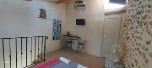a room with a room with a door and a table at Un brin de lavande in Valensole