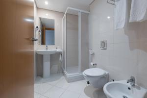Un baño de Hotel Azinheira by RIDAN Hotels