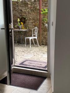 Patio alebo iná vonkajšia časť ubytovania Apartmán Modrý dom 1