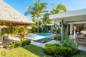 Bazén v ubytování Villa Ayoo - West Coast, Private Villas Resort nebo v jeho okolí