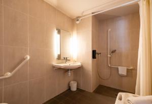 Koupelna v ubytování B&B HOTEL Valence TGV Romans