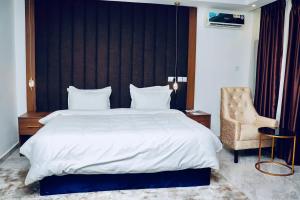 Katil atau katil-katil dalam bilik di Asokoro Hotel, close to Force Hq and Ecowas, Gym, Swimming Pool, Wifi