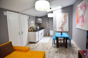 Kuchyň nebo kuchyňský kout v ubytování Vavilla Apartment