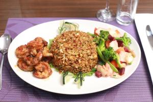 Makanan di atau berdekatan hotel