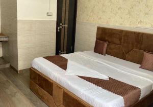 Postel nebo postele na pokoji v ubytování Hotel Vista 18 Inn Couple Friendly