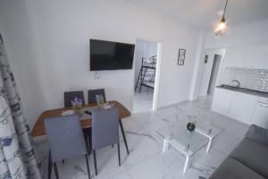 A television and/or entertainment centre at Zer, Nea Irakleia 630 80, Greece