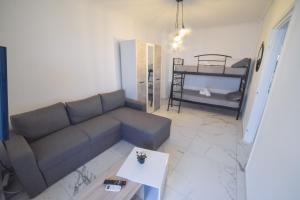 A bed or beds in a room at Zer, Nea Irakleia 630 80, Greece