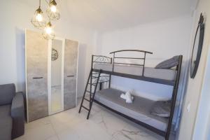 A bed or beds in a room at Zer, Nea Irakleia 630 80, Greece