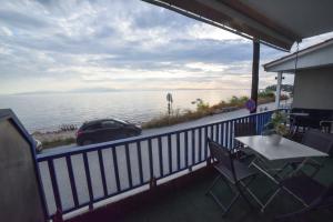 A balcony or terrace at Zer, Nea Irakleia 630 80, Greece