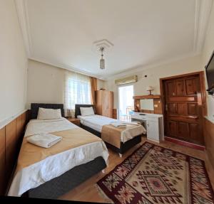 Postel nebo postele na pokoji v ubytování Kervansaray Hotel