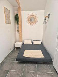 two beds in a room with a mirror on the wall at Maisonnette entre terre et mer in Saint-Malo-de-Guersac