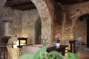a dining room with a table with flowers on it at Residenza D'epoca 1861 in Santa Maria di Castellabate