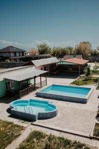 Bazén v ubytování Malibu Guest House nebo v jeho okolí