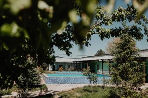 Bazén v ubytování Malibu Guest House nebo v jeho okolí